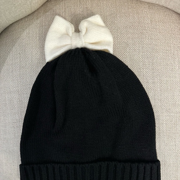 NWOT Kate Spade Winter Knit Hat Colorblock Bow Beanie Black White One Size - Picture 6 of 6